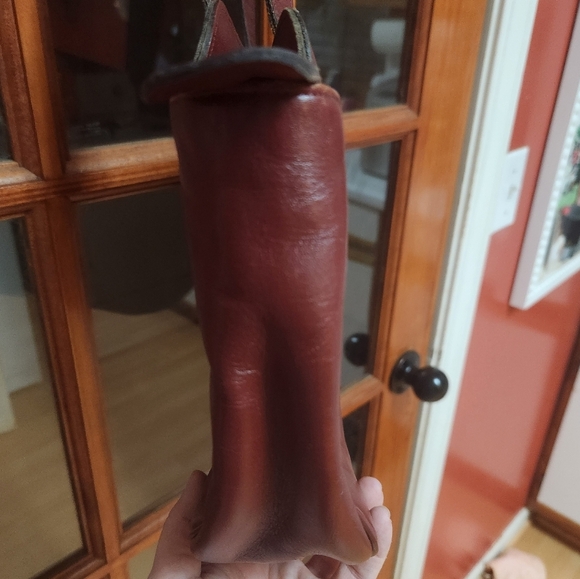 Brown Shoulder Bag with Glossy Finish and Elegant Design - Picture 4 of 11